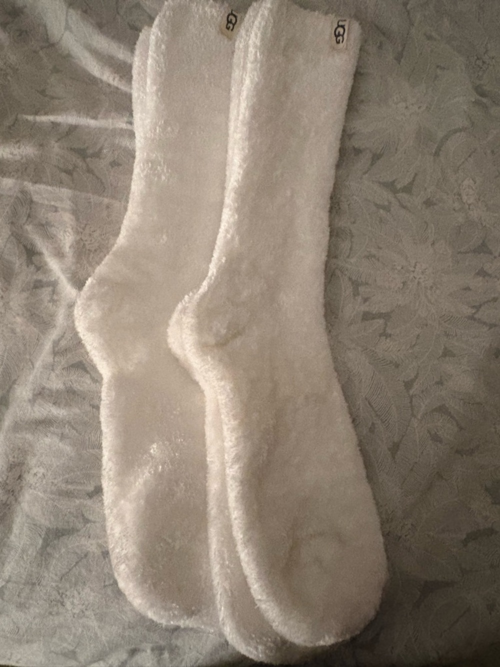 NWOT 2 pairs of UGG White Plush Crew Socks with Logo Cuff